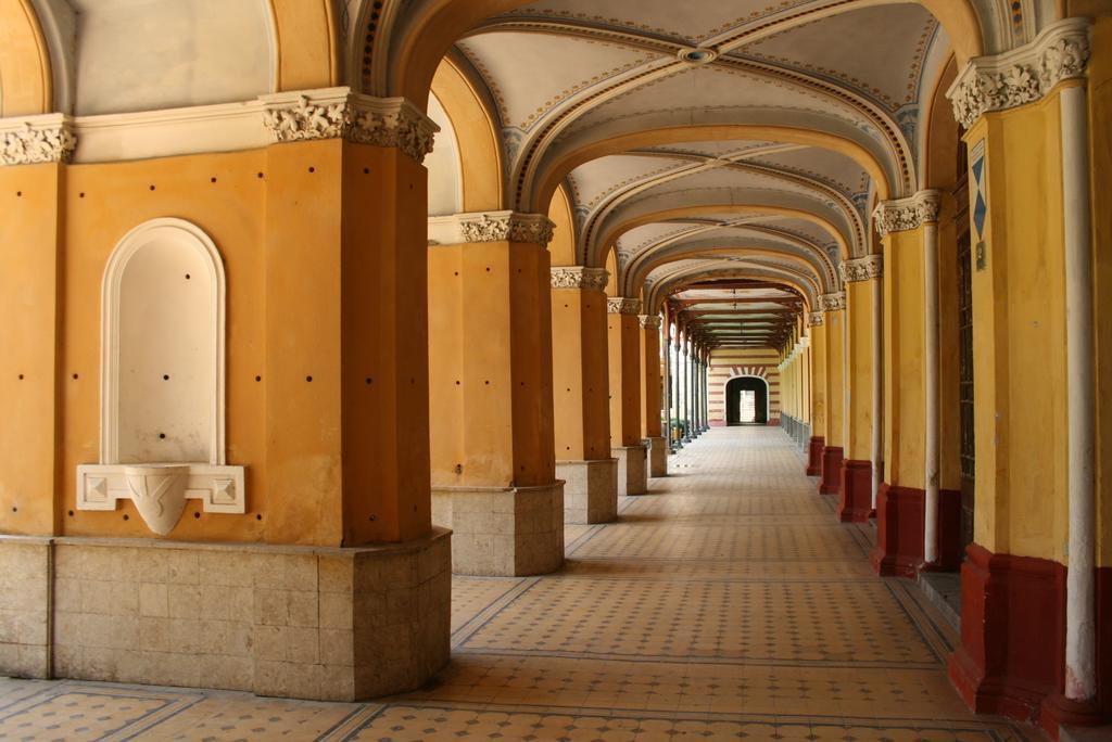 Отель Pensiunea Floare De Colt Бэиле-Еркулане Экстерьер фото